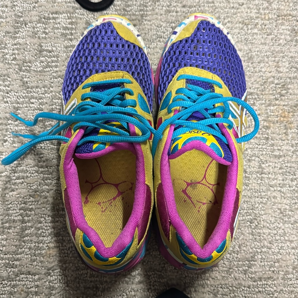 Very lightly worn ASICS Gel Noosa Sneakers size 6.5